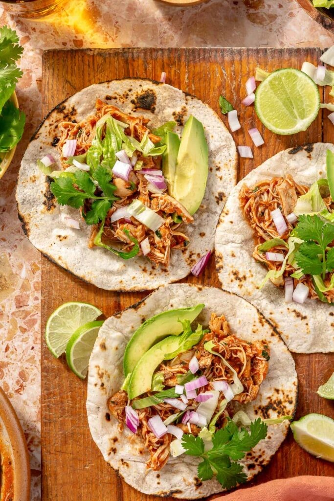 Yavaş Pişiricide Nefis Tavuk Tinga Tacos Tarifi: Pratik ve Lezzetli